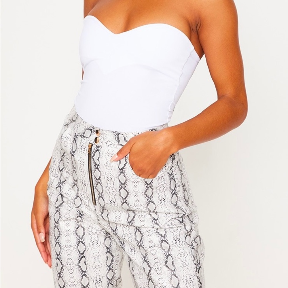 NWT - pretty little thing size 6 sweetheart bodysuit